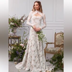 V Chapman - The Whitby Gown in White Chantilly Lace. Size 4